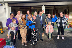 Concerned parents with Craig Hoy MSP (centre) and Cheryl Brown from Midlothian Sure Start (centre_left-of-Craig-Hoy).