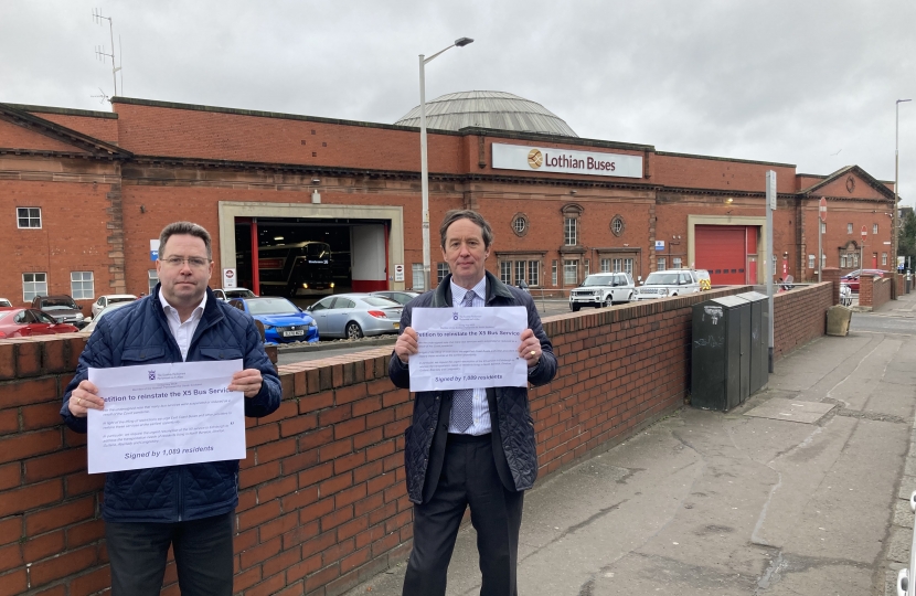 Craig Hoy MSP (left) and North Berwick Coastal Councillor Jeremy Findlay (right) handing in the petition to Lothian Buses.